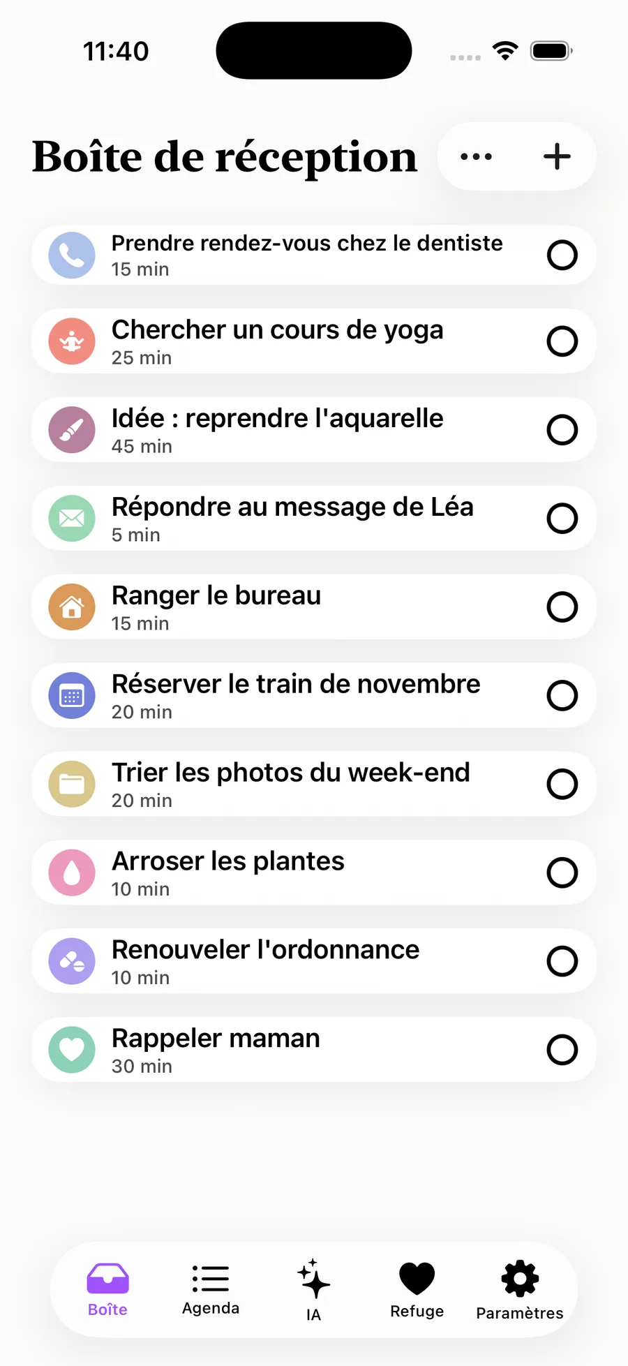 Écran Boîte de réception : dix notes en attente, de « Prendre rendez-vous chez le dentiste » à « Rappeler maman », chacune avec une pastille colorée et une durée estimée.